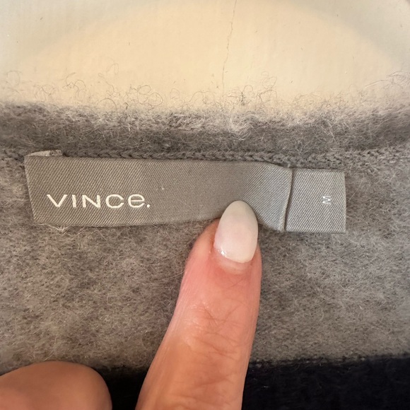 VINCE Striped Gray Navy 100% Cashmere V-Neck Sweater M - Picture 11 of 13